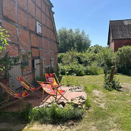 Apartamento Charmantes Mit Kamin & Grosser Diele Karwitz